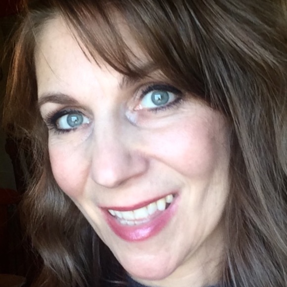 Meet your Posher, Amy - Picture 1 of 2